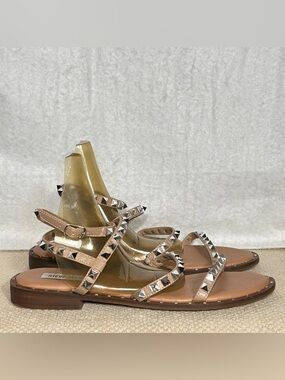 Steve Madden Womens Tan Travel Strappy Stud Gladiator Flat Sandals Shoes SZ 9.5